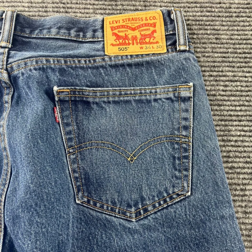 Levis 505 Regular Fit Jeans Mens 34x30 Blue Straight Leg Denim Pants Medium Wash